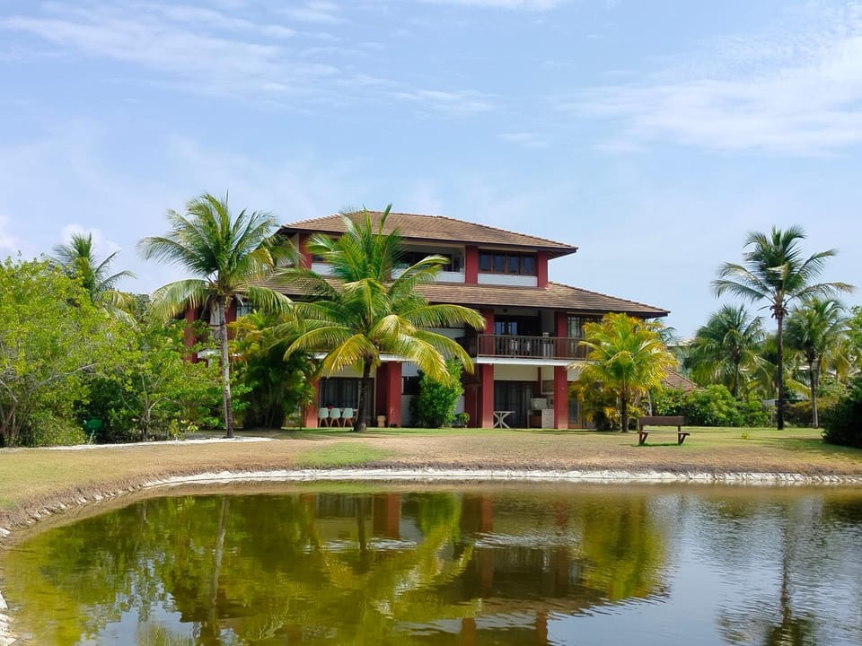 Property building, Facade/entrance, Garden view, Lake view
