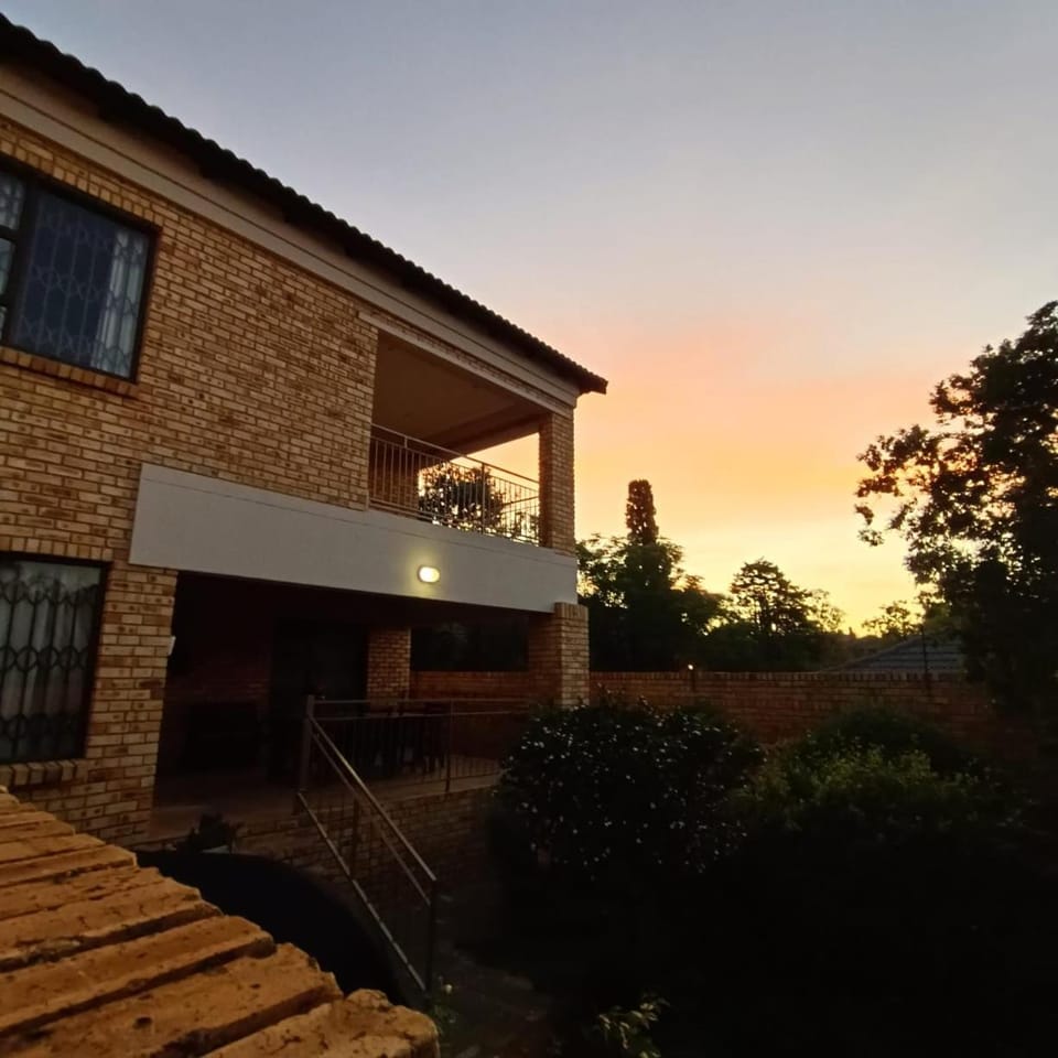 New York in Ferndalr Apartment in Sandton