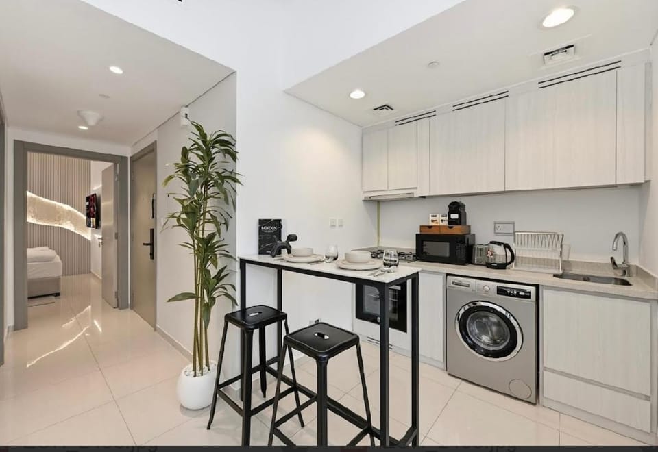 Modern Flat close to Burj Khalifa with stunning pool Apartment in Dubai