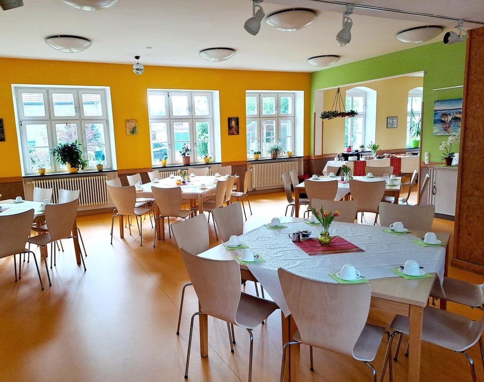 Grüne Landruhe - Zimmer im Schullandheim Grüngräbchen Hostel in Saxony