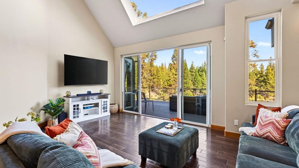 TV and multimedia, Living room, Mountain view, Area and facilities