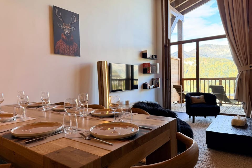 Ski-inski-out apartment with pool Apartment in Notre-Dame-de-Bellecombe