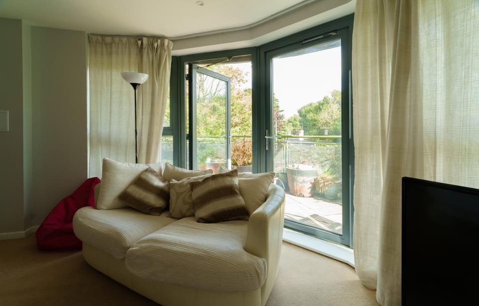 Peaceful Haven Suites, Cosy Double Room with Private Bathroom in London Vacation rental in London
