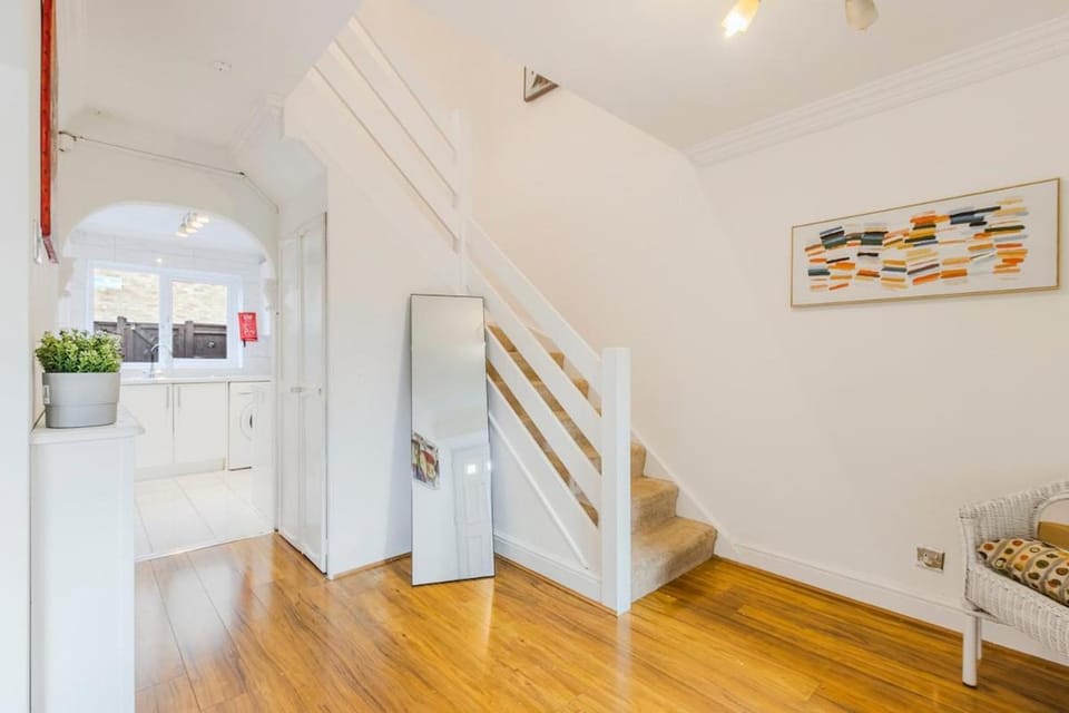 On Site Stays 3-Bed Basildon Garden House in Basildon