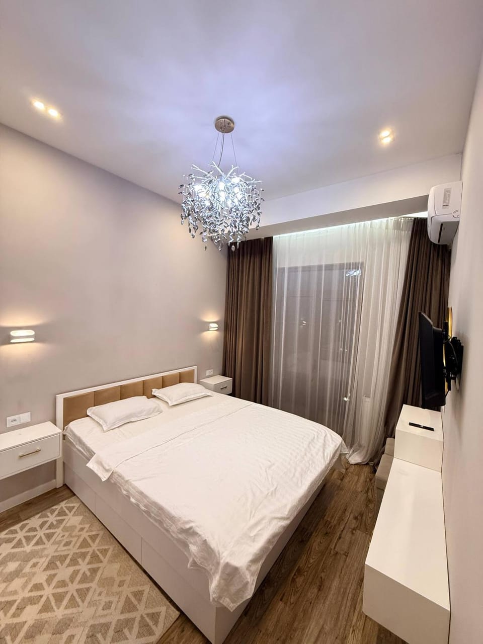 Bed, TV and multimedia, Photo of the whole room, Bedroom, hair dresser