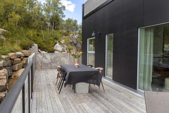 Modern Home with Sweeping Views and Rooftop Jacuzzi House in Lofoten