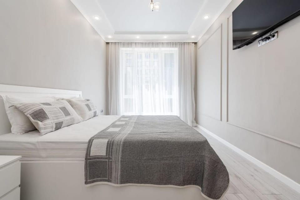 Bed, TV and multimedia, Photo of the whole room, Bedroom