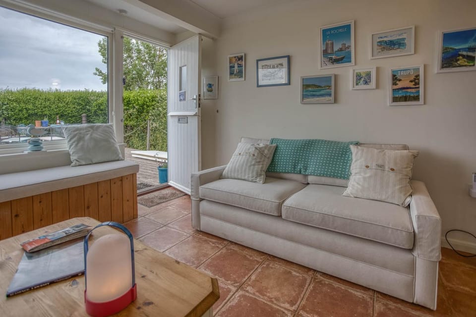 A Lakeside Haven on the Norfolk Coast, Crabpot Cottages Hunstanton House in England