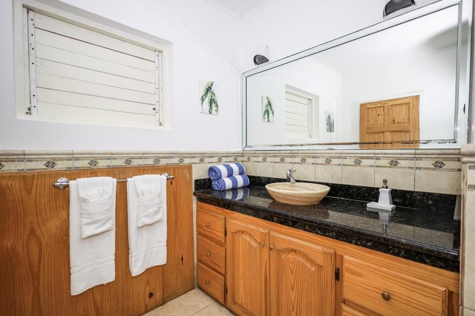 Family Villa with Pool Villa in Runaway Bay