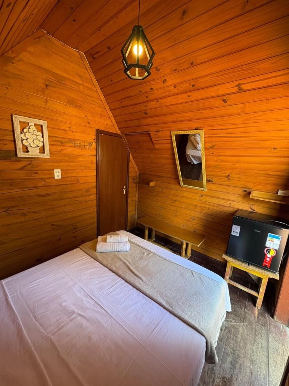 Bed, Bedroom, minibar