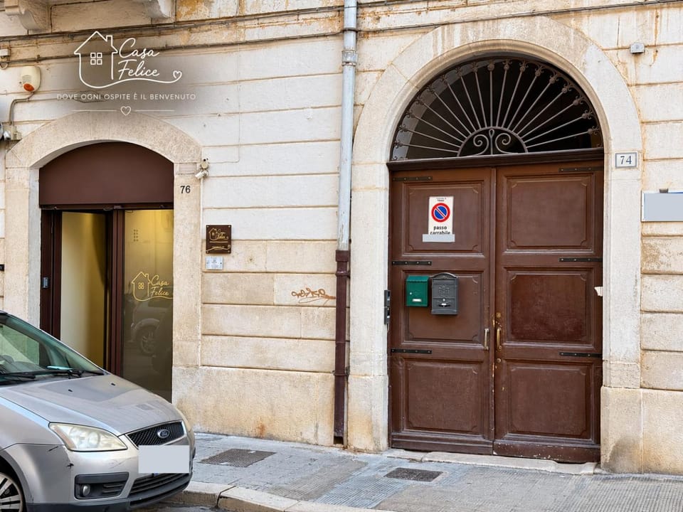 Facade/entrance