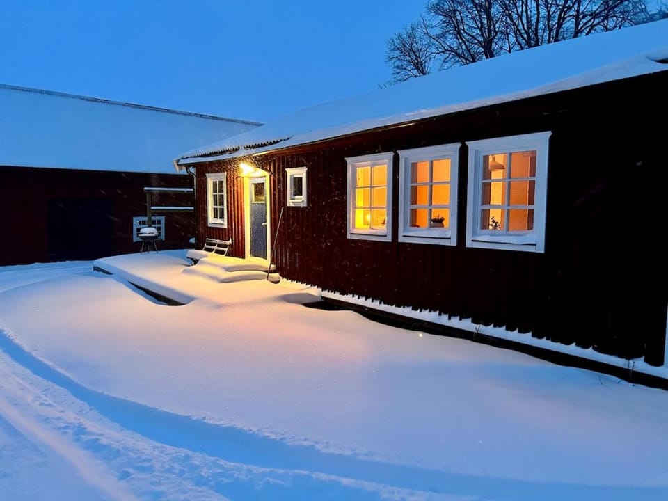 Grindstugan, Calm cottage for work or vacation close to cities House in Stockholm County