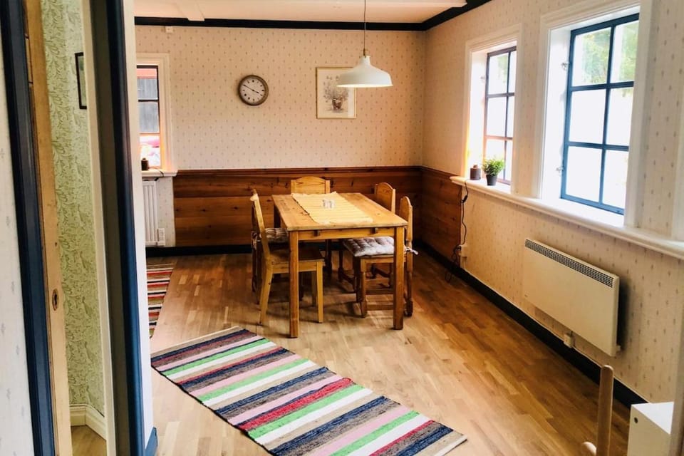 Grindstugan, Calm cottage for work or vacation close to cities House in Stockholm County