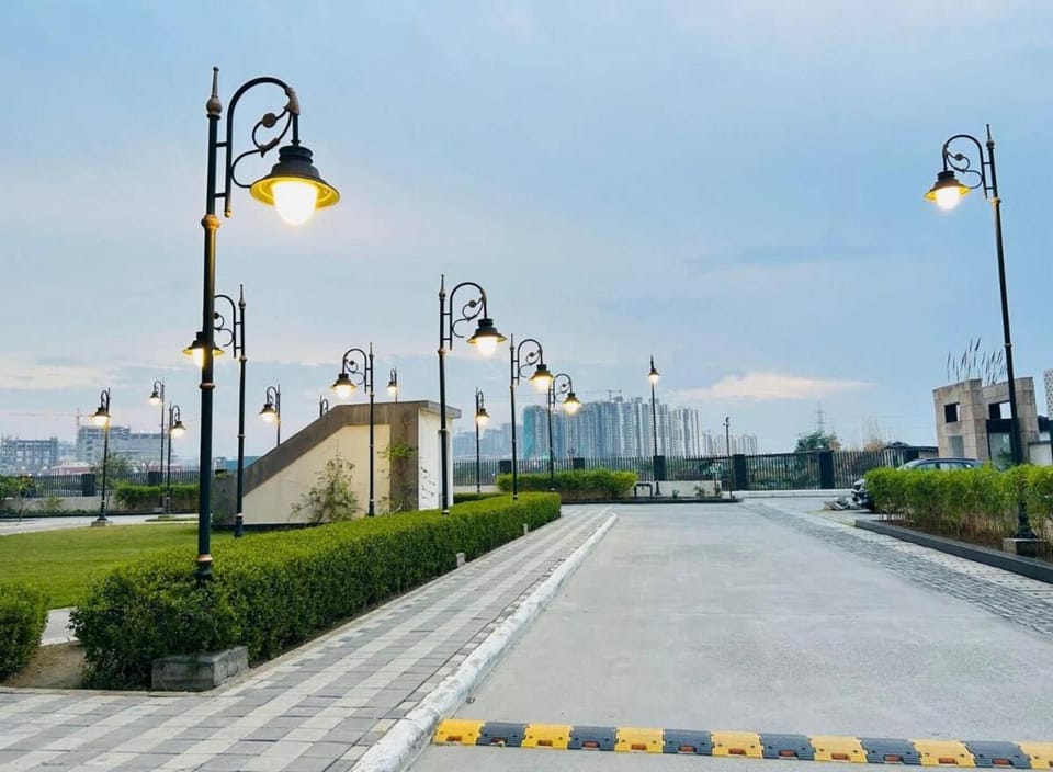 1 BHK Apartment with Balcony in High Rise Building Apartment in Noida