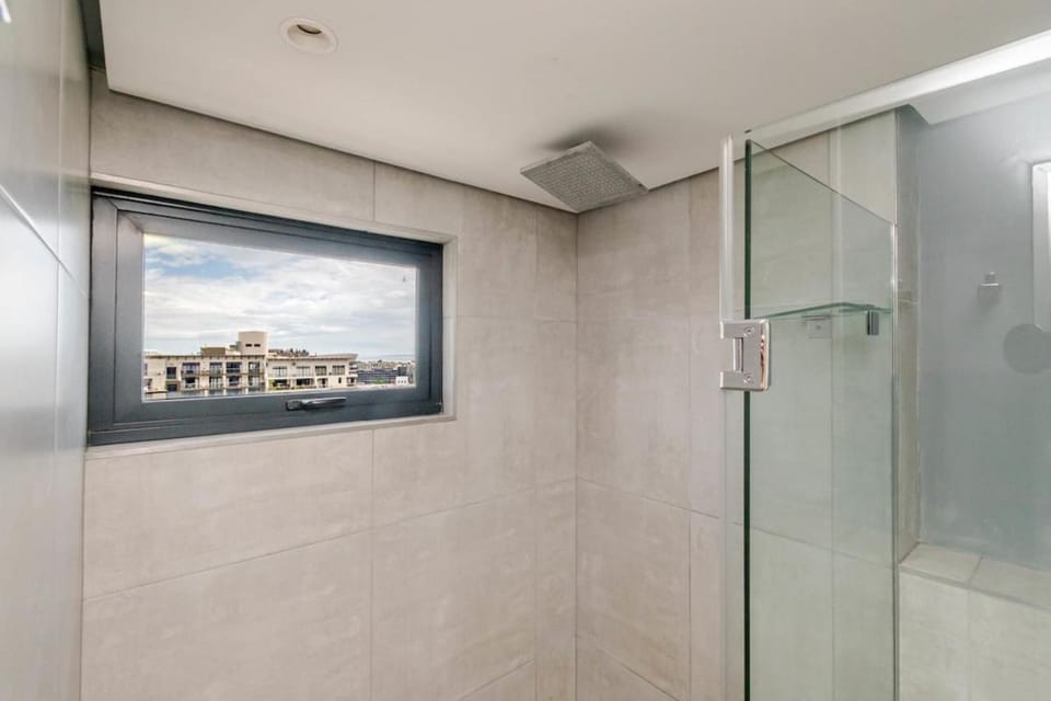 16 on Bree 1-Bed Rooftop Pool & City Views Apartment in Cape Town