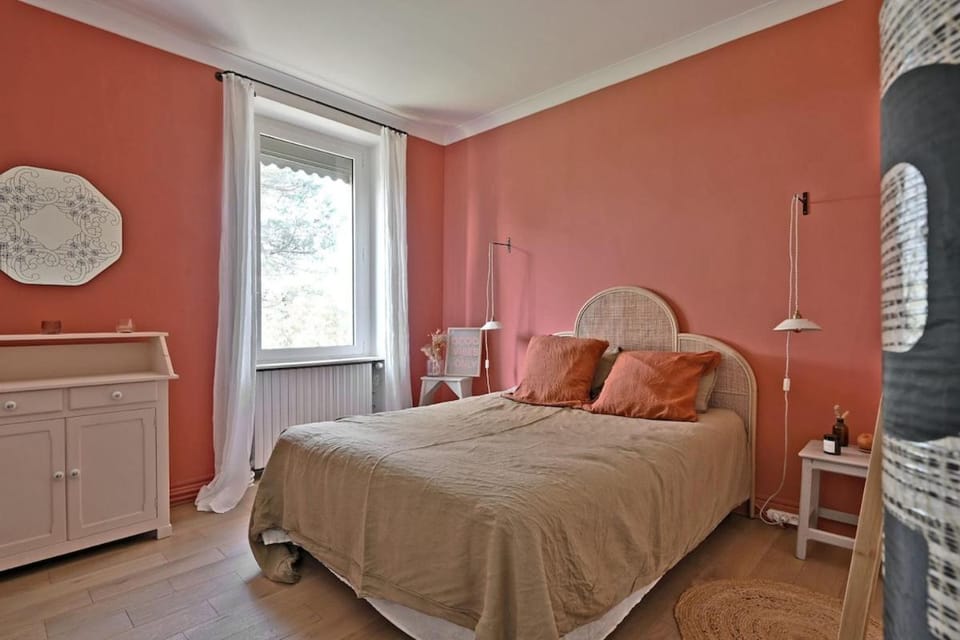 Bed, Photo of the whole room, Bedroom