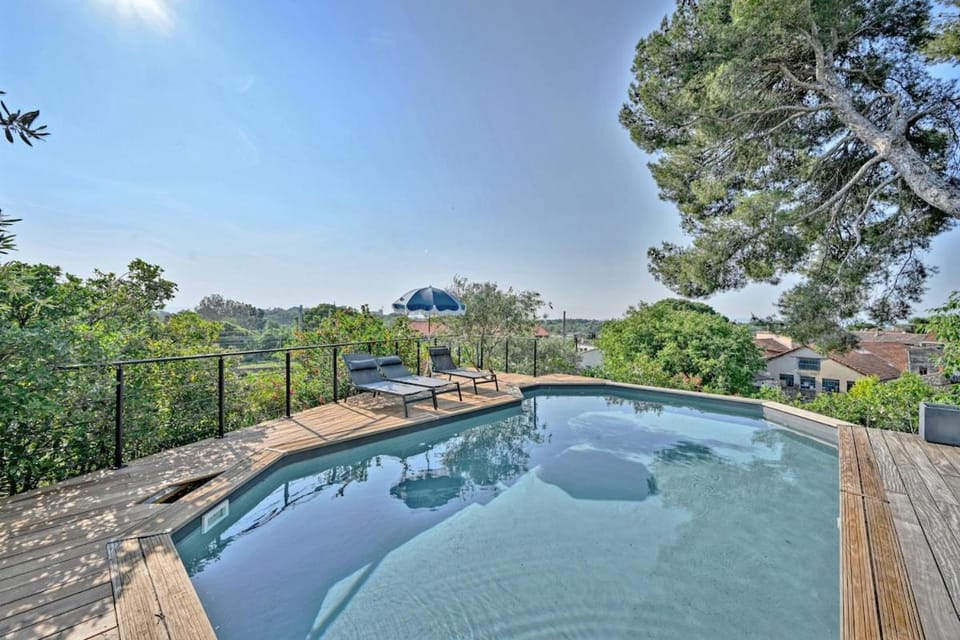 Day, Swimming pool