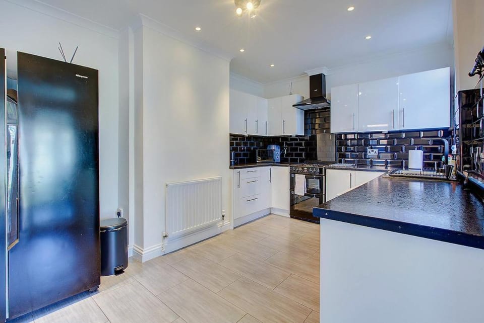 Newly Refurbished- Modern 3 Bedroom House House in Grays