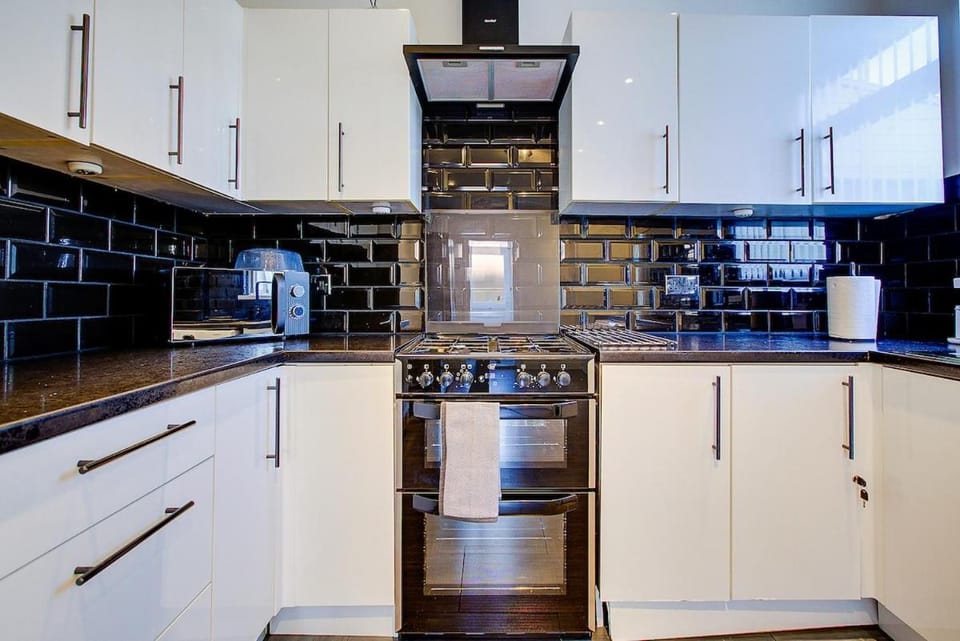 Newly Refurbished- Modern 3 Bedroom House House in Grays