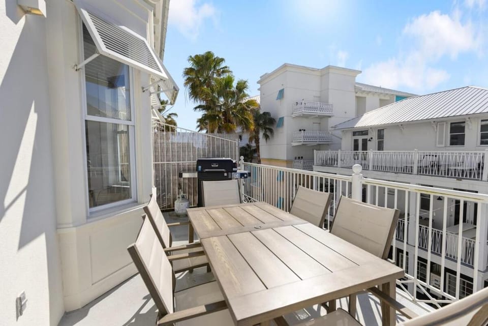 The Bullpen at Carillon Beach Condo 3BD Near 30A Apartment in Carillon Beach