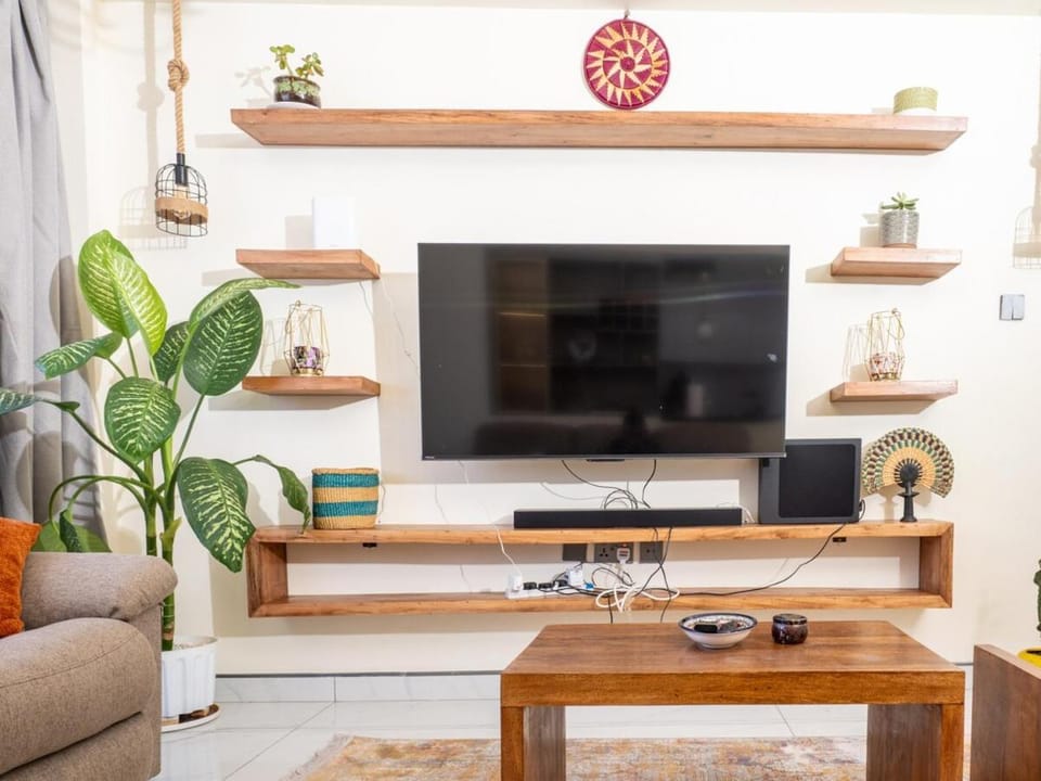 Spacious 2BR City Apartment with Balcony& Smart TV Apartment in Nairobi County
