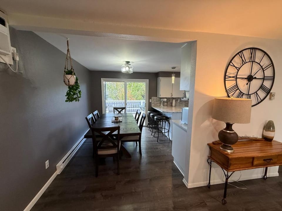 Patio, Kitchen or kitchenette, Dining area