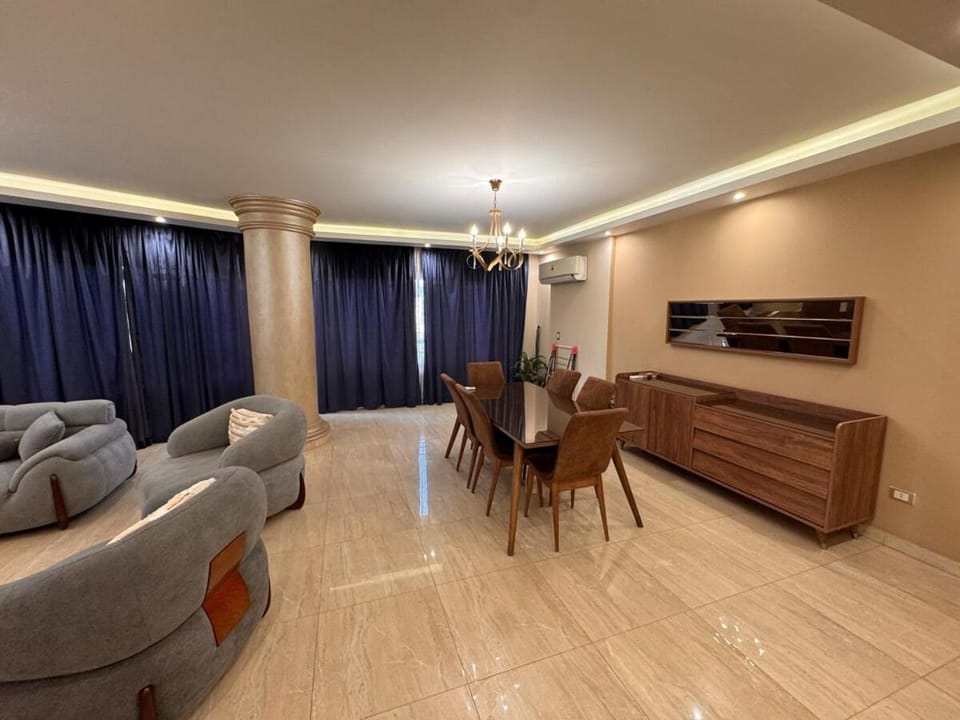شقه فاخره 3 غرف نوم شارع سوريا الرئيسي المهندسين Apartment in Egypt