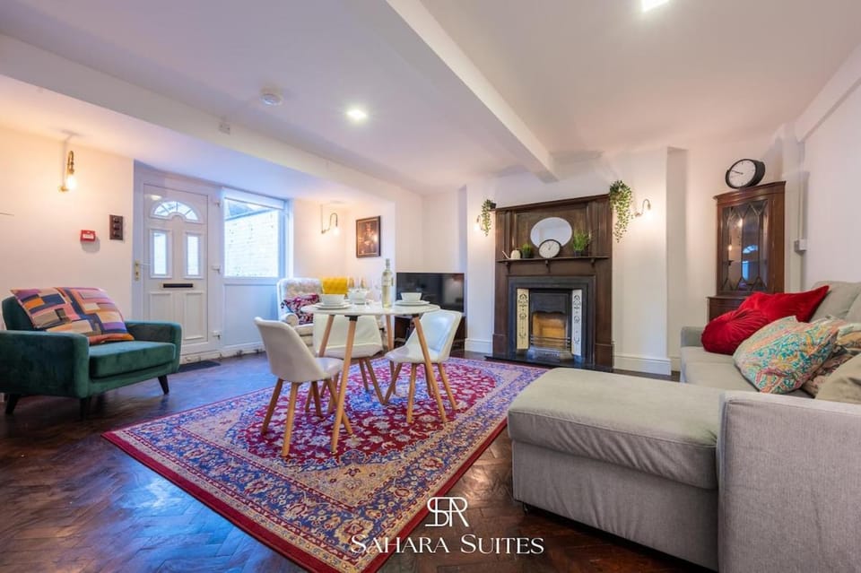 Living room, Seating area
