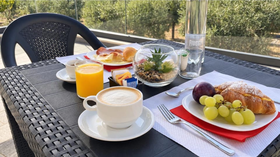 Balcony/Terrace, Food and drinks, Food, Breakfast, Drinks