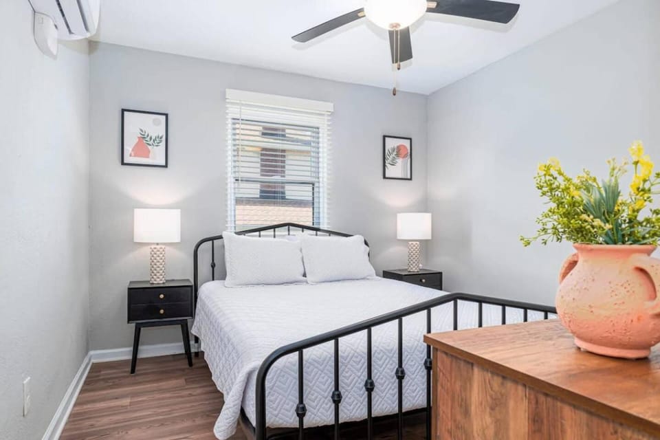 Sojourn Tide Suite Beachside 2BD in Ocean View Apartment in Norfolk
