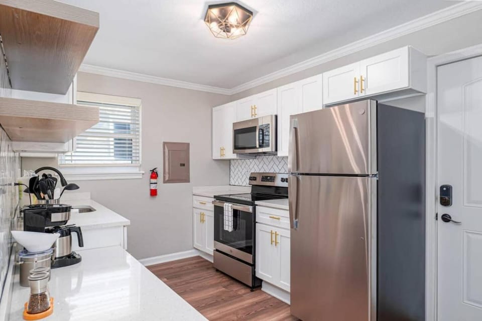 Sojourn Tide Suite Beachside 2BD in Ocean View Apartment in Norfolk