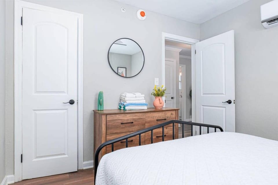 Sojourn Tide Suite Beachside 2BD in Ocean View Apartment in Norfolk
