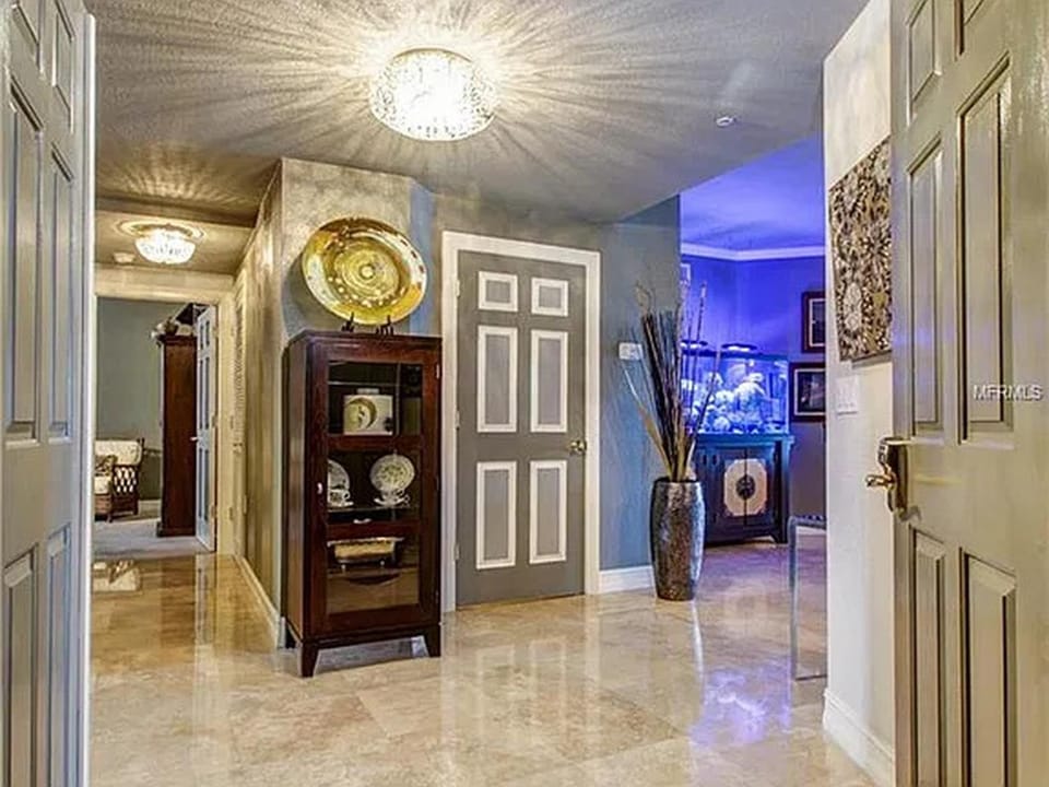 Luxury Waterfront Condo with Private Balcony and Pool Views Apartment in Florida
