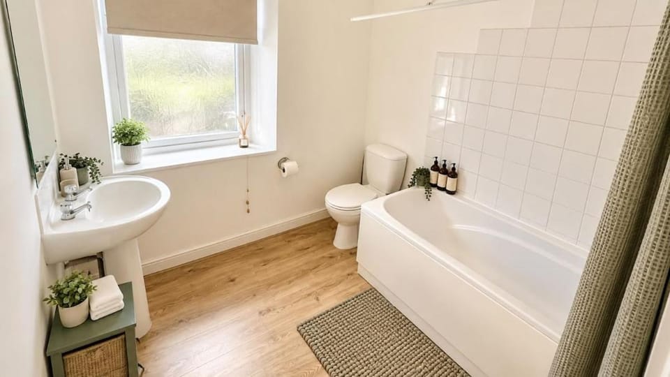 Stylish 2 Bedroom home with private courtyard House in Newcastle upon Tyne