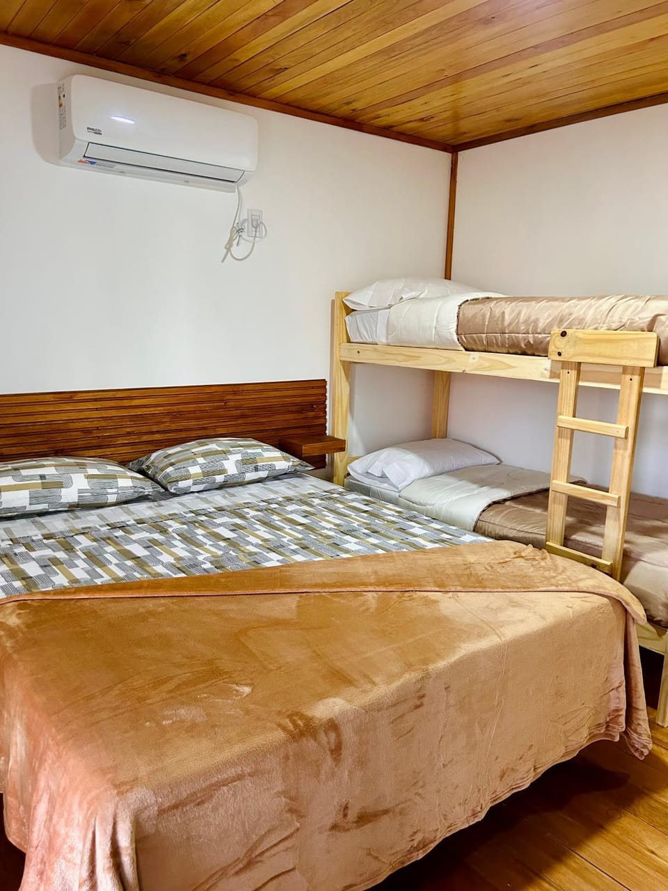 Photo of the whole room, Bedroom, bunk bed, air conditioner