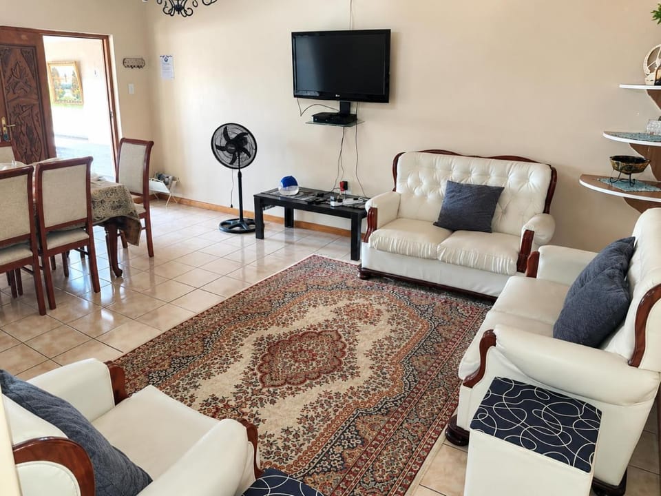 Ursel Guest House Bed and Breakfast in Africa