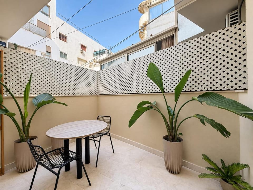 Coastal Atelier - Terrace and Parking Apartment in Casablanca