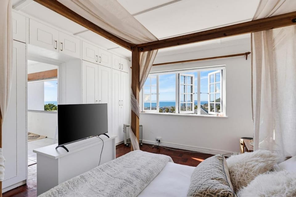 A warm loved home in the heart of Fresnaye House in Sea Point