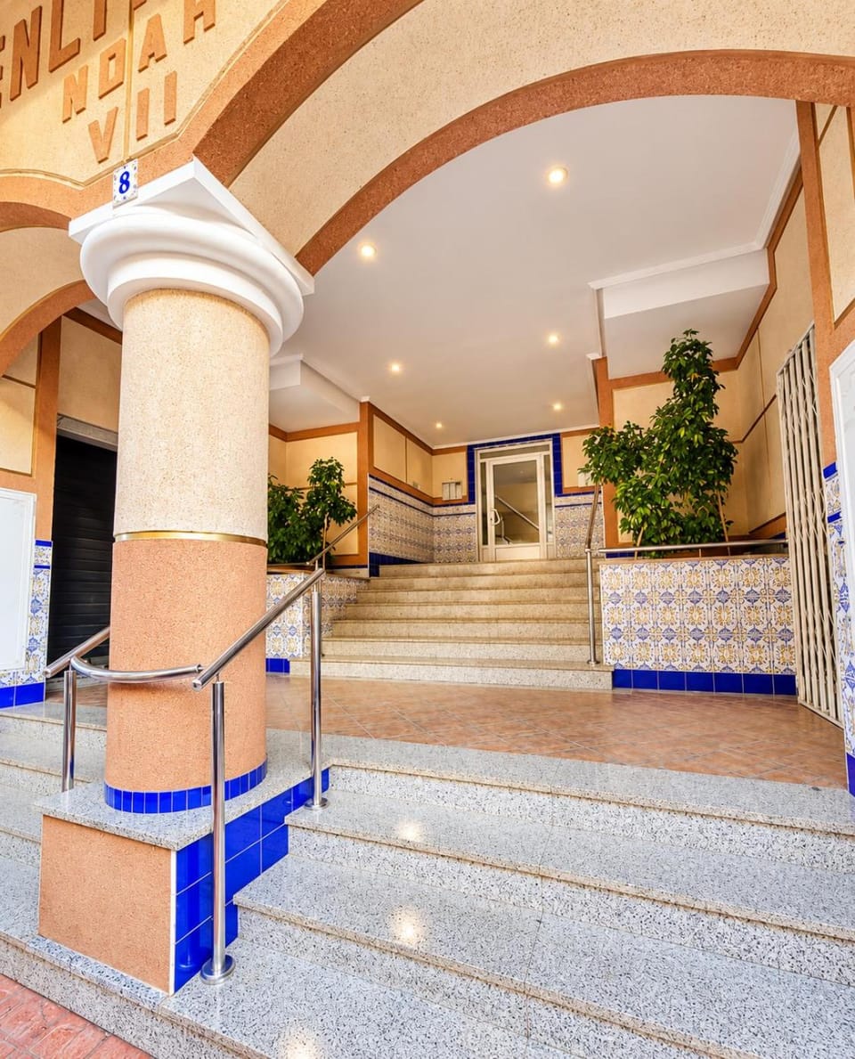 Property building, Facade/entrance, acessibility