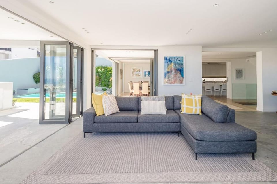 Home away from home Holiday accommodation House in Sea Point