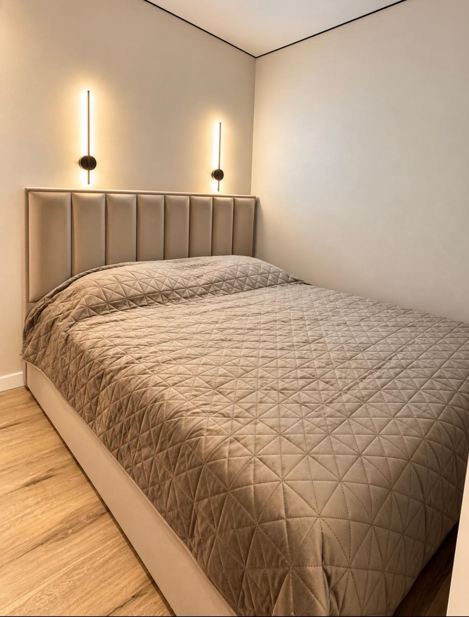 Апартаменти в центрі Вінниці на Космонавтів світло є завжди Apartment in Ukraine