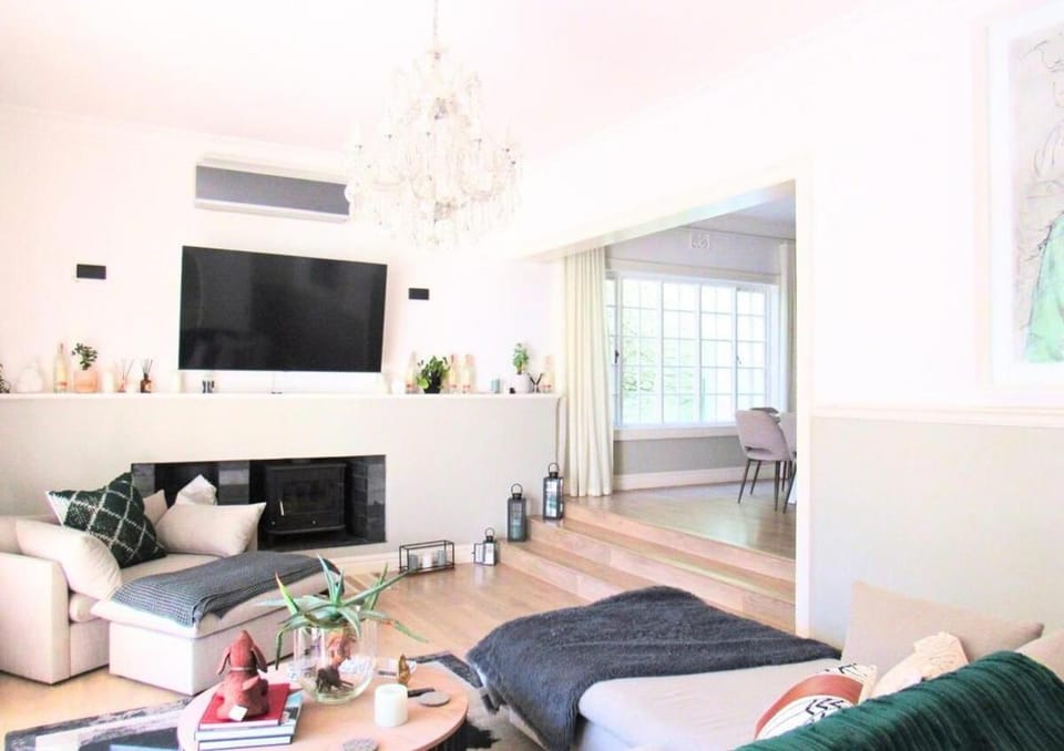 Fresnaye Modern Home in Avenue Le Sueur House in Sea Point