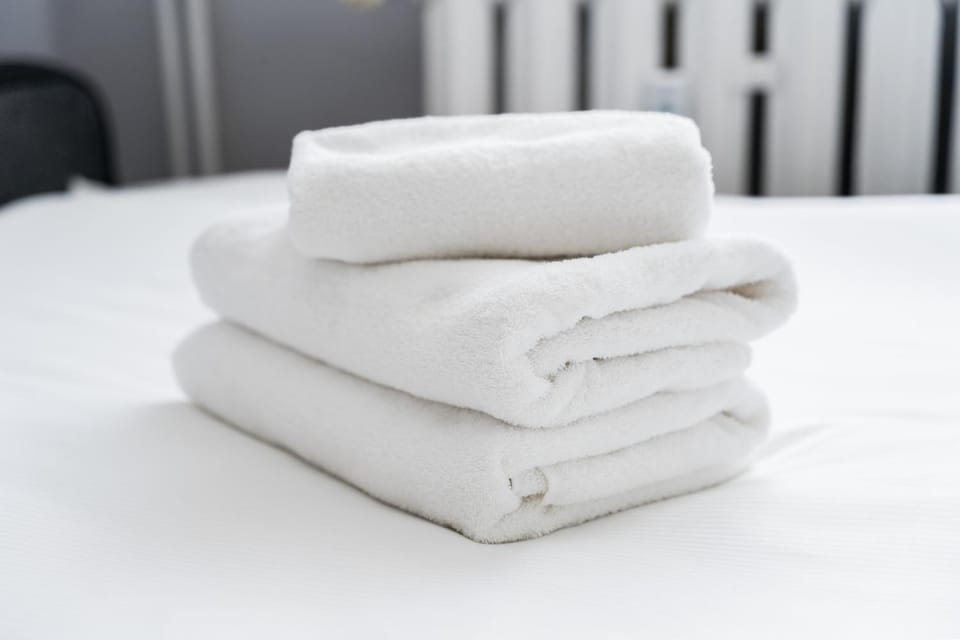 Bed, Photo of the whole room, Bedroom, towels