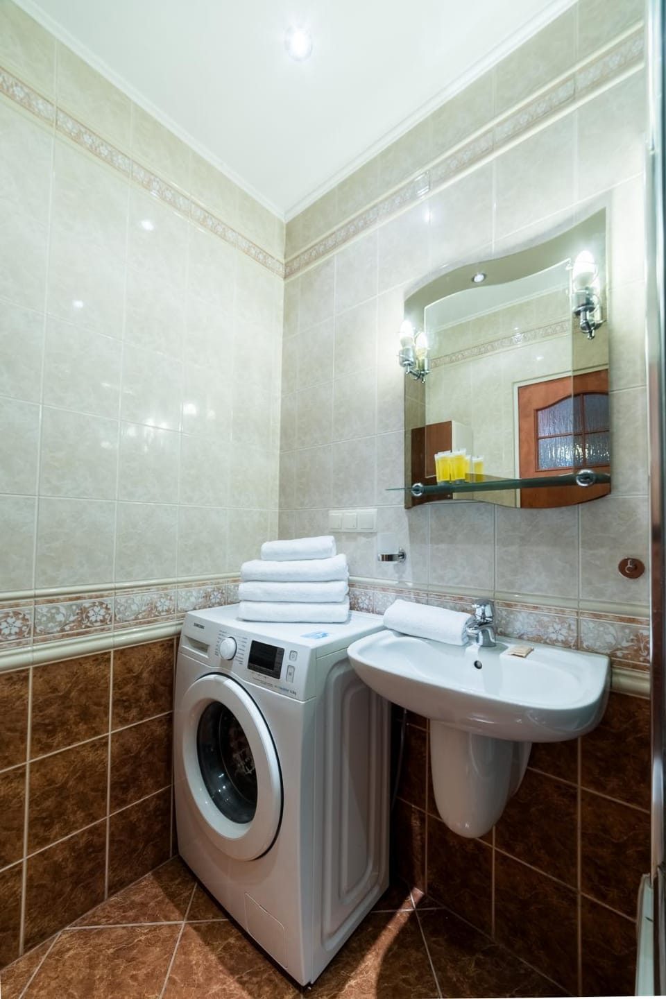 Bathroom, towels, washing machine