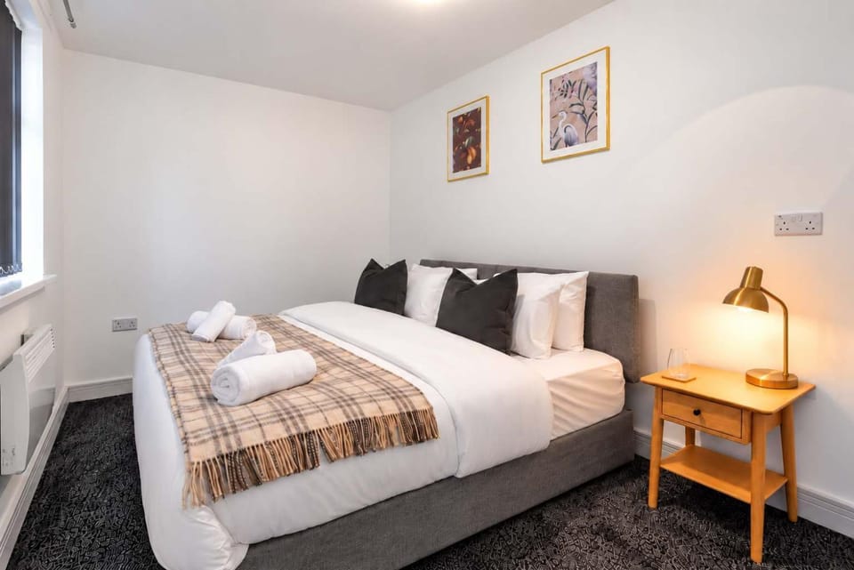 Bed, Photo of the whole room, Bedroom, towels