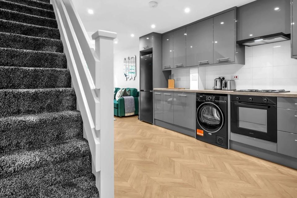 Kitchen or kitchenette, dishwasher, pet friendly, stove
