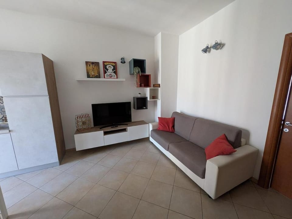 Communal lounge/ TV room, TV and multimedia, Living room, Evening entertainment