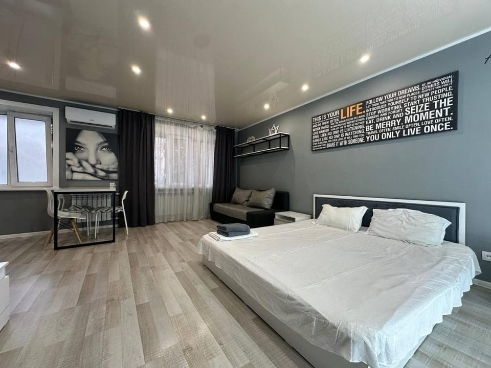 Интернациональная 57, Светящееся зеркало в пол, Центр города, ТД Тайга Apartment in Kazakhstan