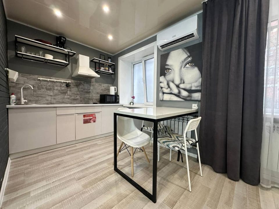 Интернациональная 57, Светящееся зеркало в пол, Центр города, ТД Тайга Apartment in Kazakhstan