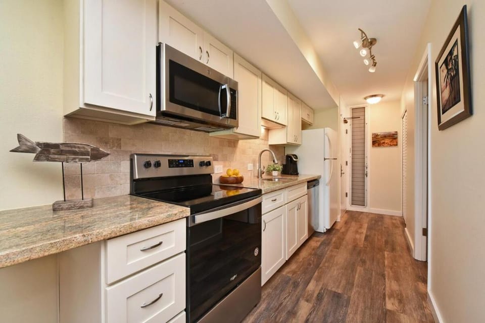 Renovated Studio wAC Pool Beach Cabana -Eldorado J110 House in Kaanapali